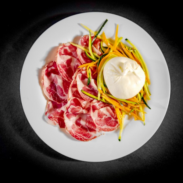 burrata con capocollo